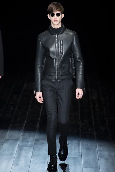 Look 30